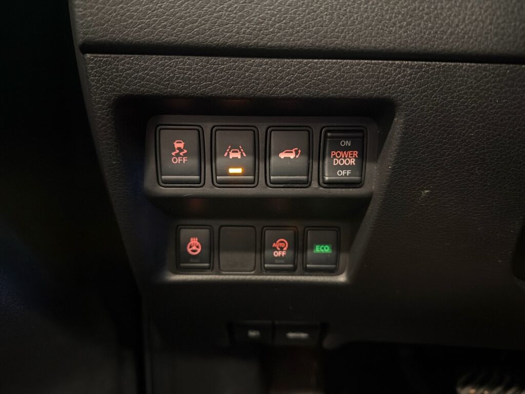 Nissan X-Trail 2021 Musta