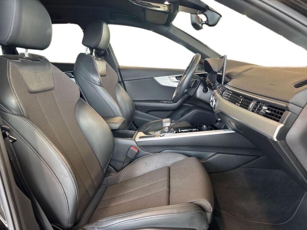 Audi A4 2021 Musta
