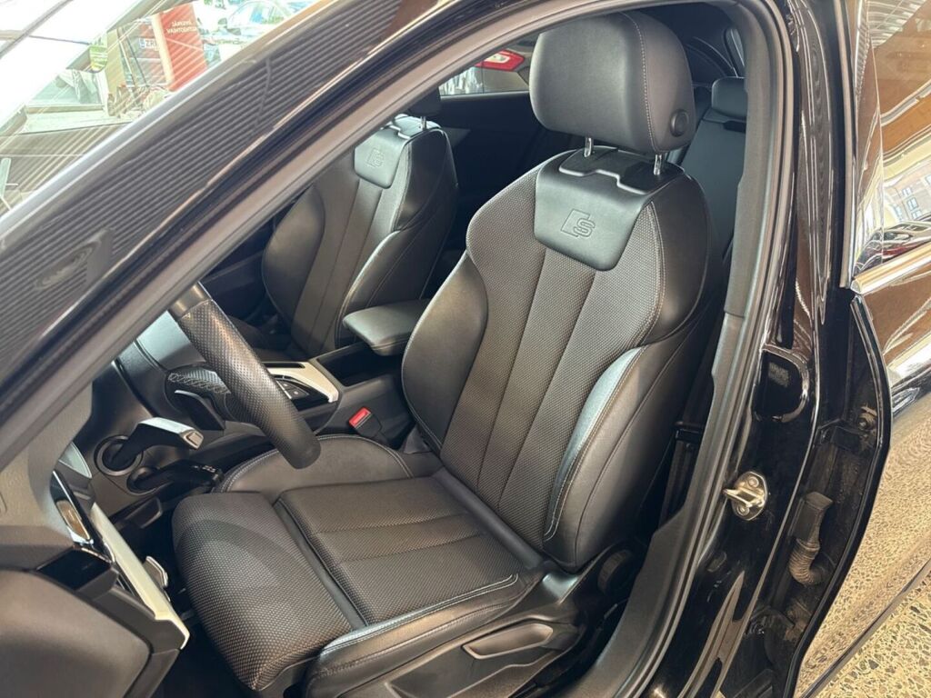 Audi A4 2021 Musta