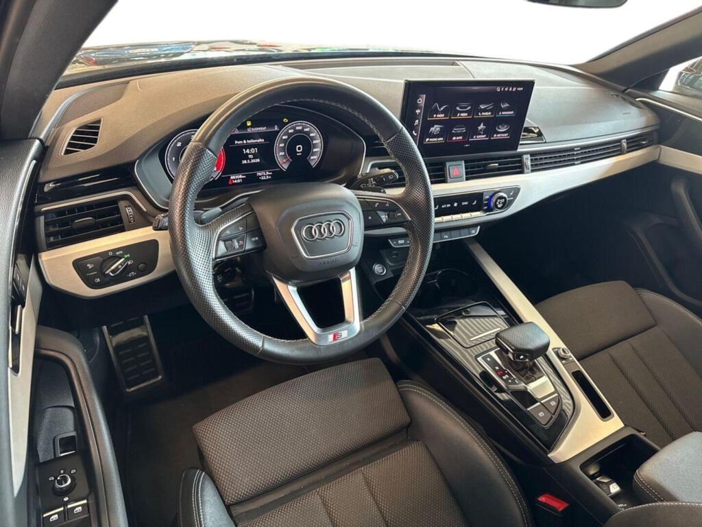 Audi A4 2021 Musta