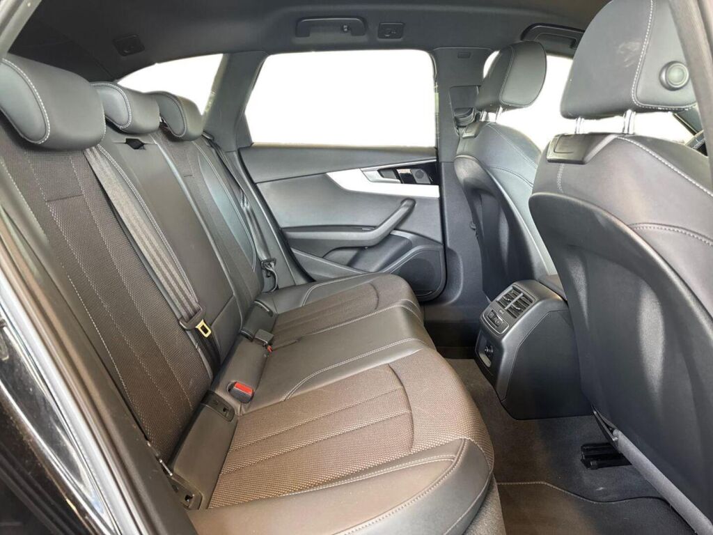 Audi A4 2021 Musta