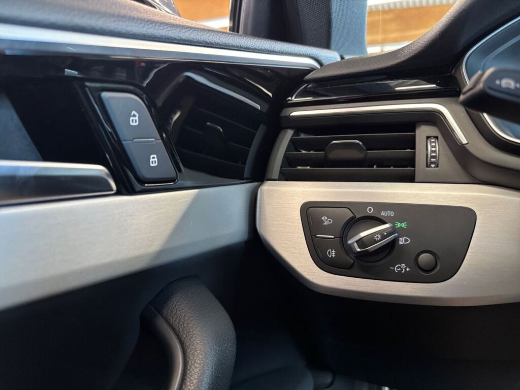 Audi A4 2021 Musta