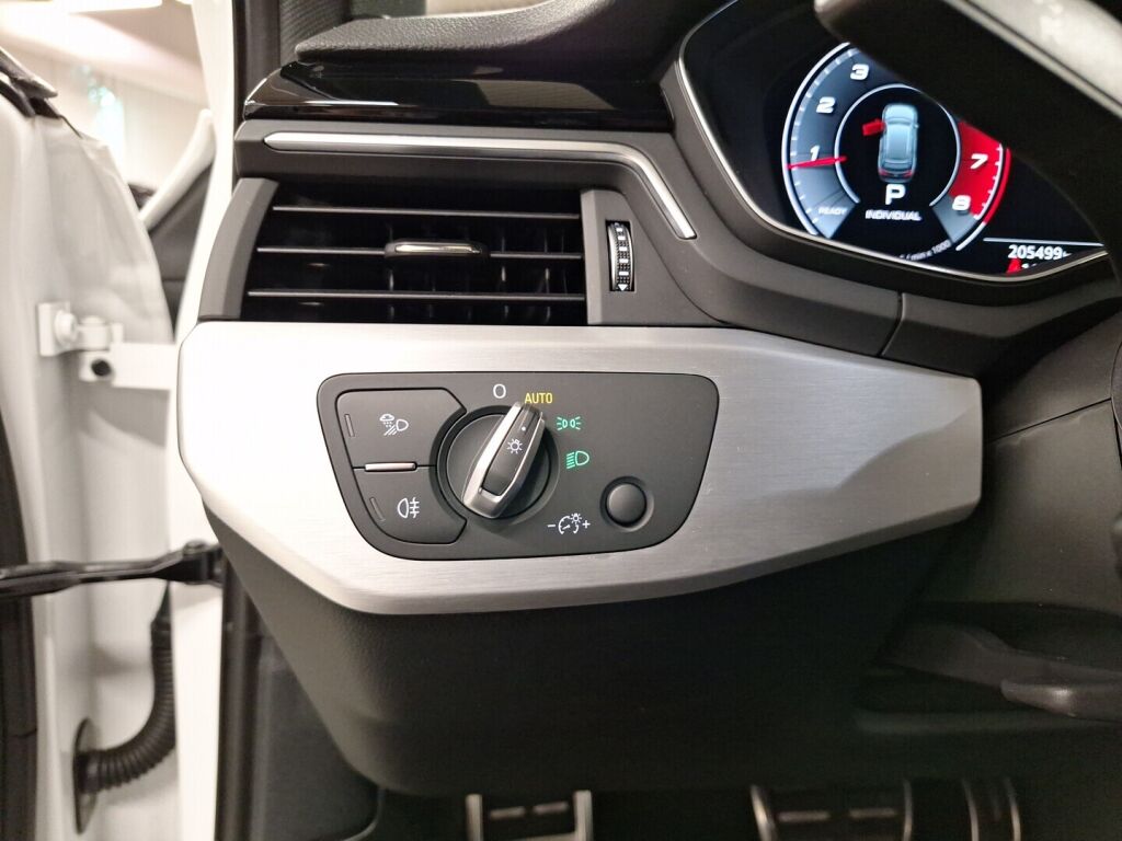 Audi A4 2021 Valkoinen