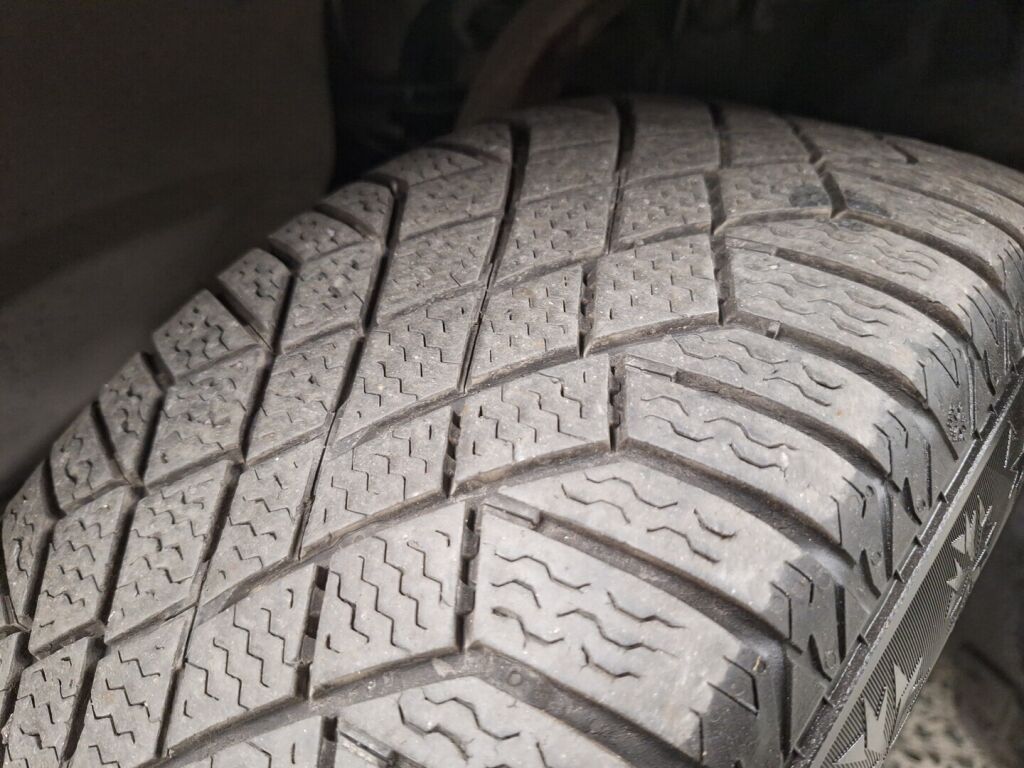 Audi A4 2021 Valkoinen