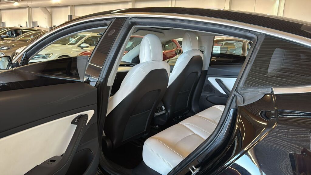 Tesla Model 3 2019 Musta