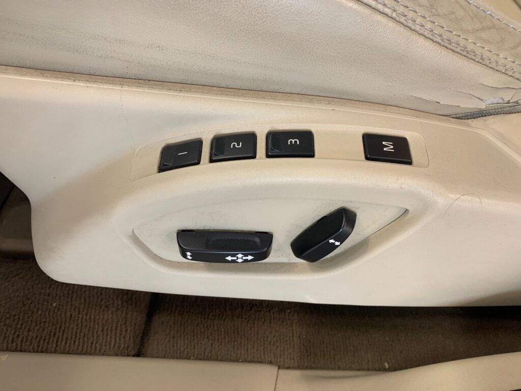 Volvo XC60 2011 Musta