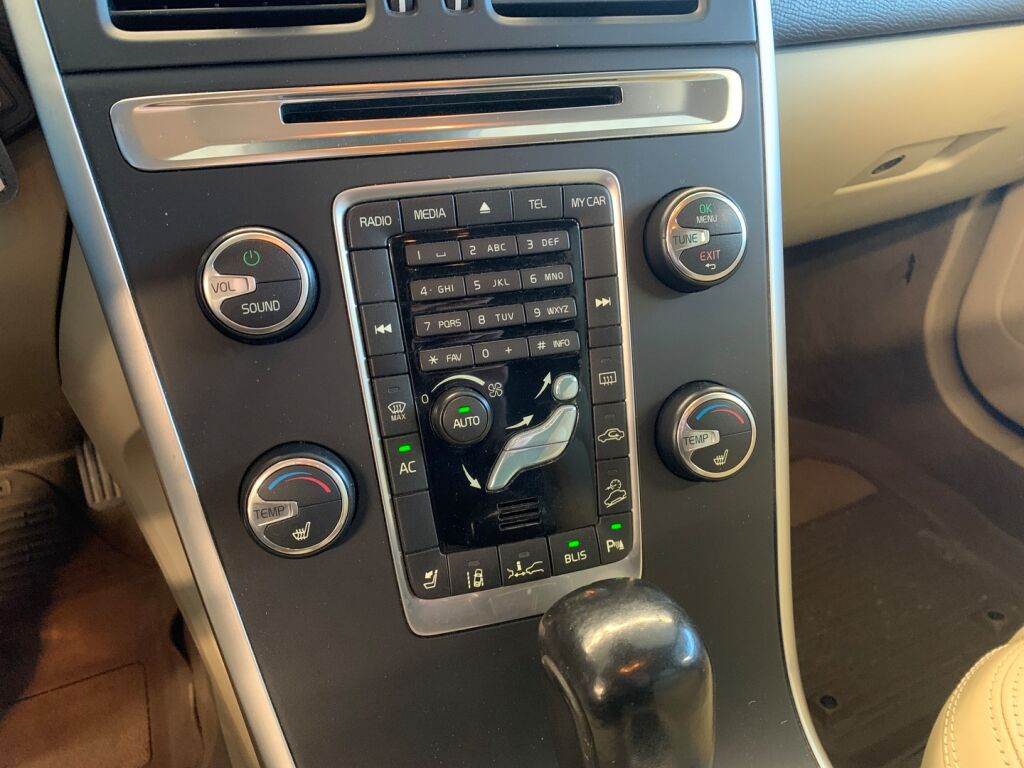 Volvo XC60 2011 Musta