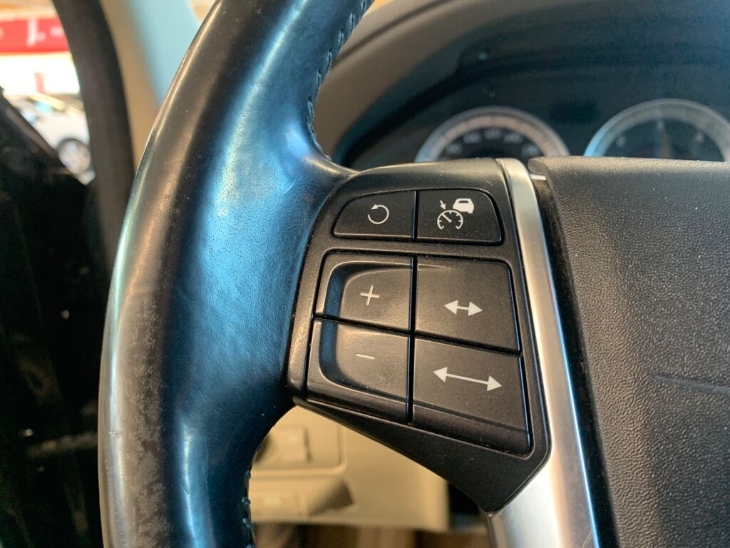 Volvo XC60 2011 Musta