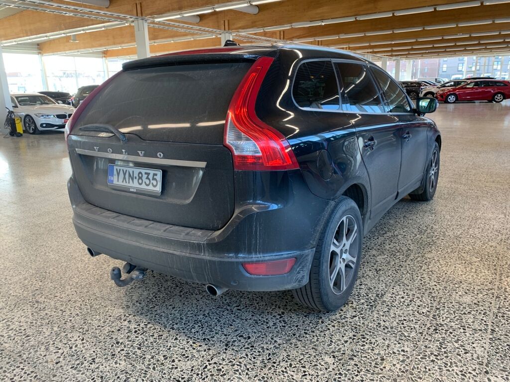 Volvo XC60 2011 Musta