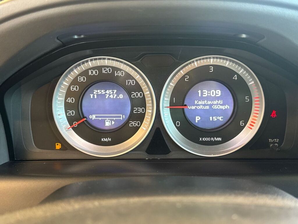 Volvo XC60 2011 Musta