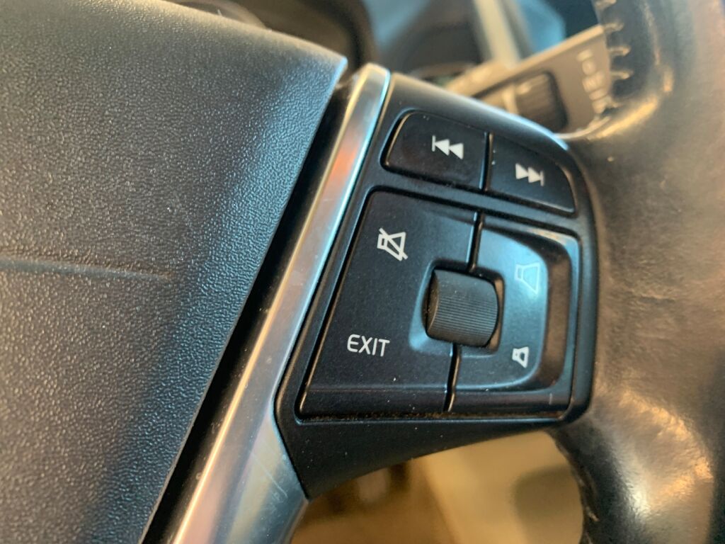 Volvo XC60 2011 Musta