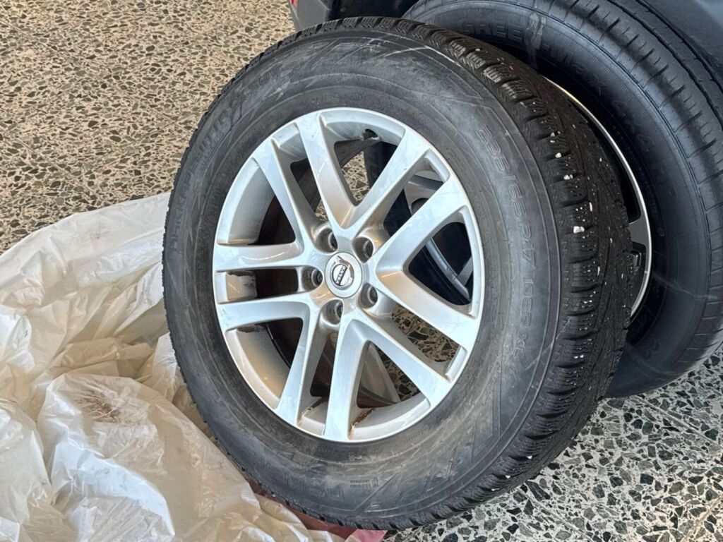 Volvo XC60 2011 Musta