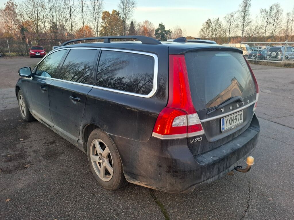 Volvo V70 2015 Musta