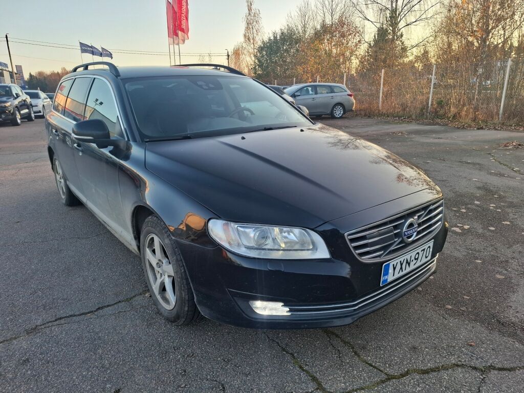 Volvo V70 2015 Musta