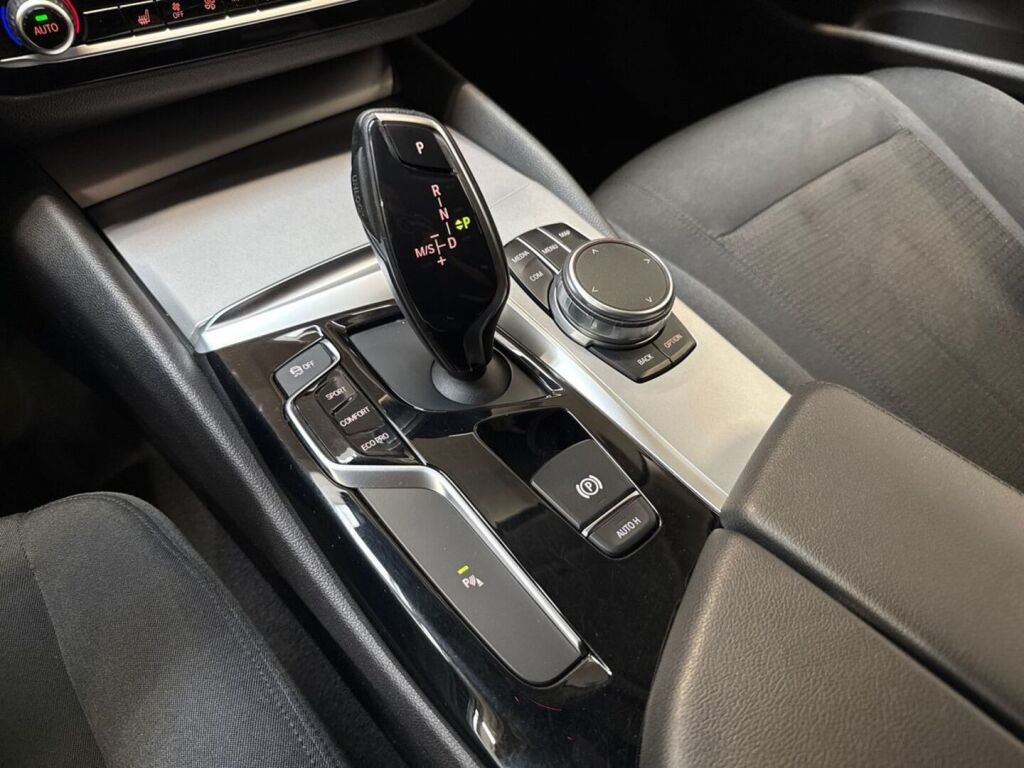BMW 520 2017 Musta