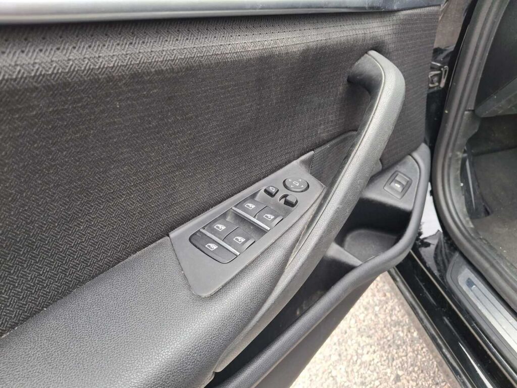 BMW 520 2017 Musta