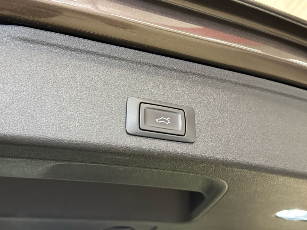 Audi A4 2016 Ruskea (beige)