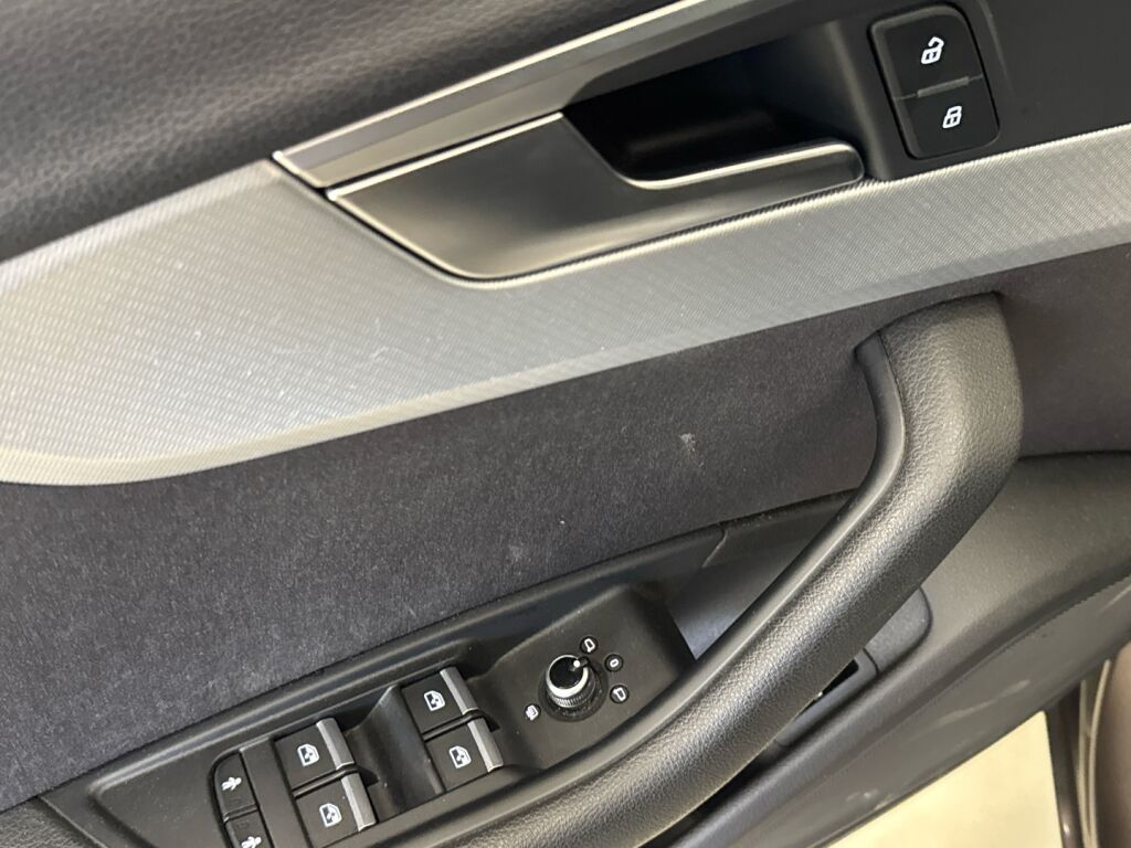 Audi A4 2016 Ruskea (beige)
