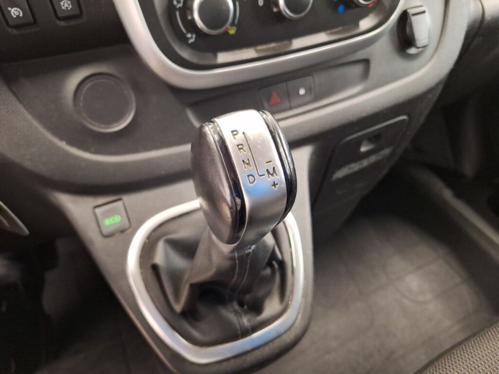 Renault Trafic 2021 Valkoinen