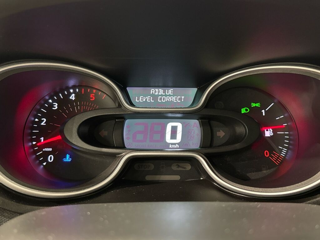 Renault Trafic 2021 Valkoinen