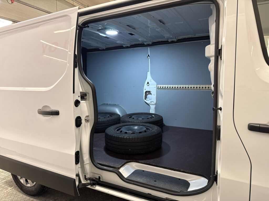 Renault Trafic 2021 Valkoinen