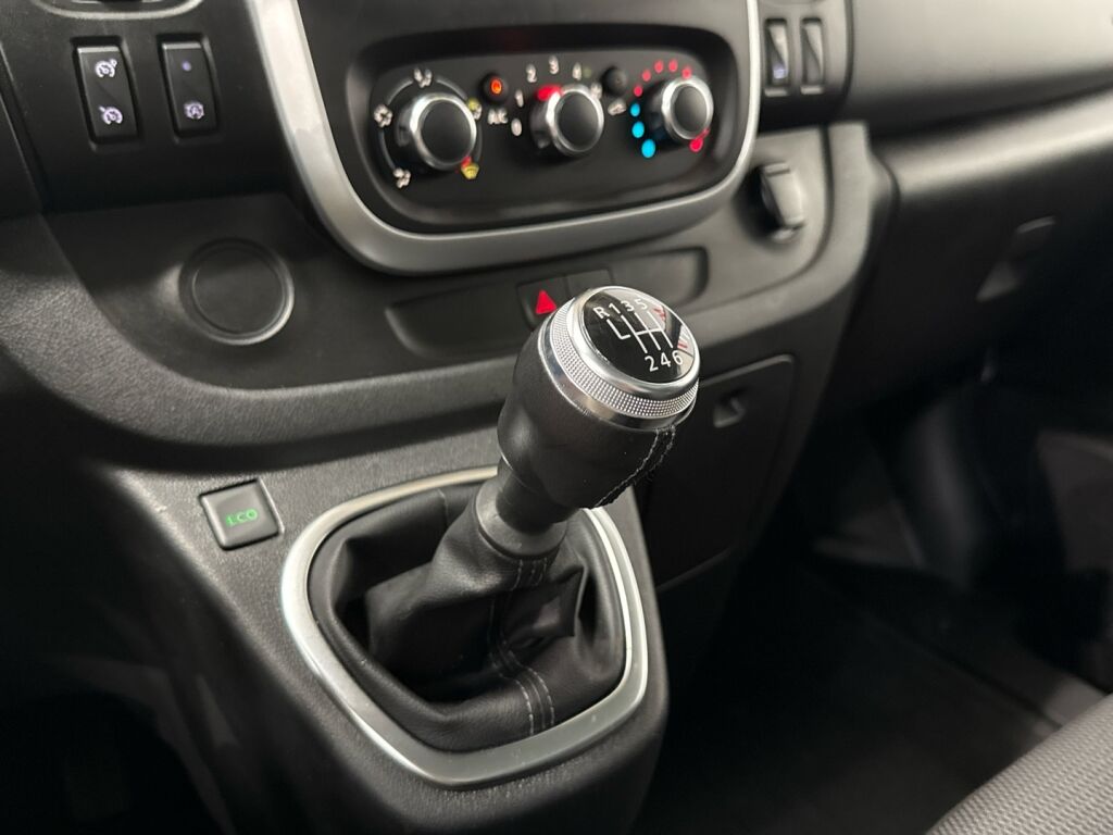 Renault Trafic 2021 Valkoinen