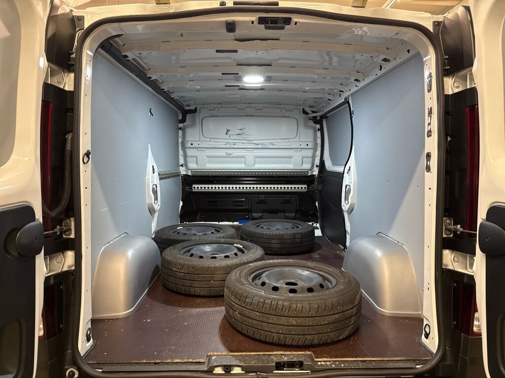 Renault Trafic 2021 Valkoinen