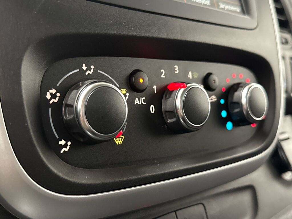 Renault Trafic 2021 Valkoinen