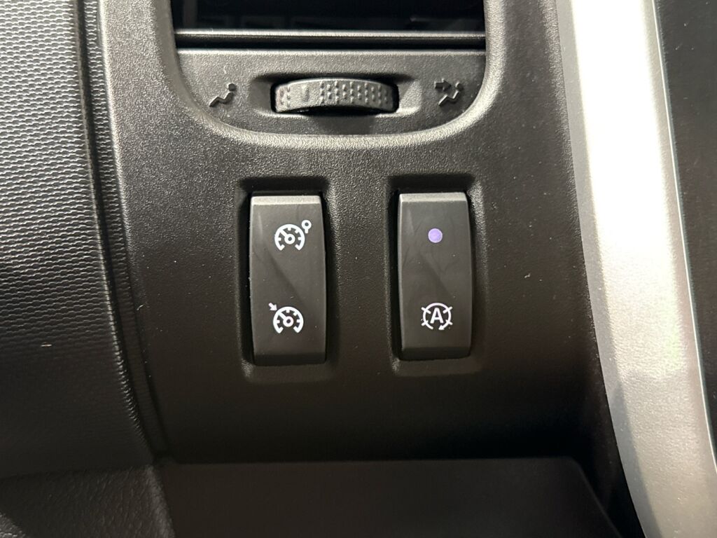 Renault Trafic 2021 Valkoinen