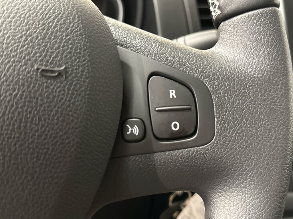 Renault Trafic 2021 Valkoinen