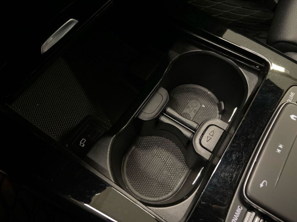 Mercedes-Benz A 2021 Musta
