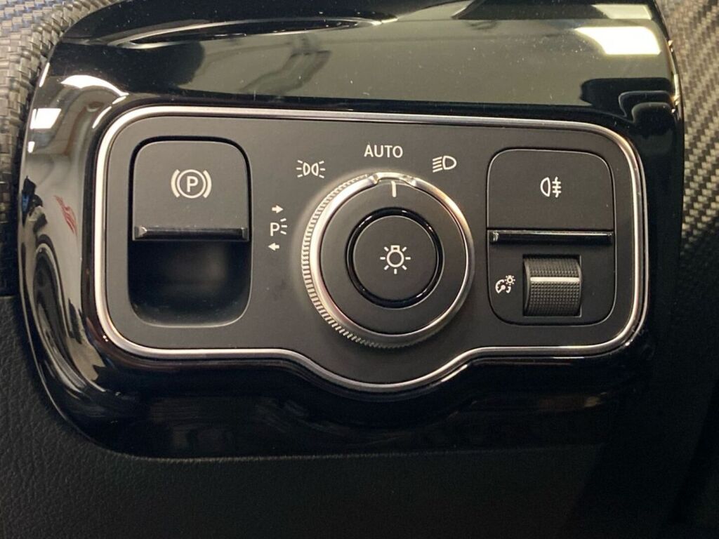 Mercedes-Benz A 2021 Musta