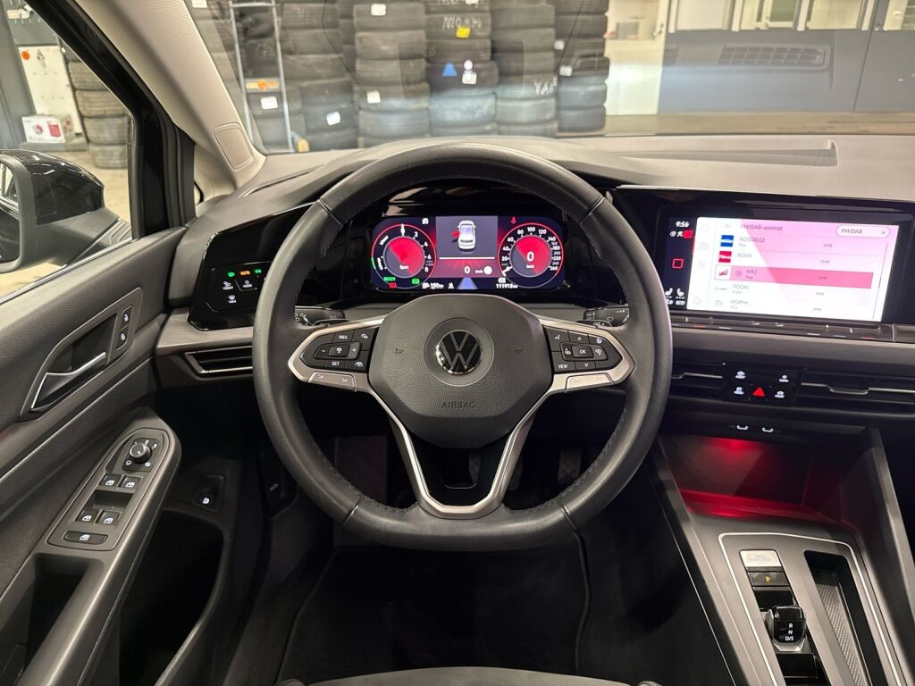 Volkswagen Golf 2021 Musta