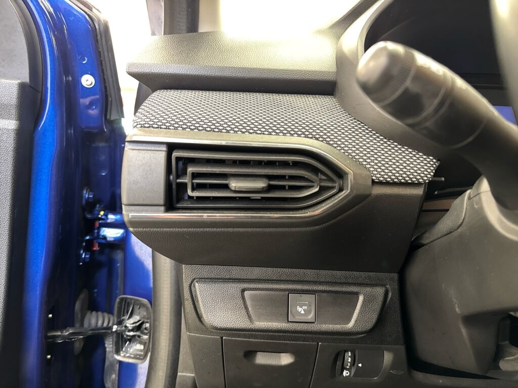 Dacia Sandero 2021 Sininen