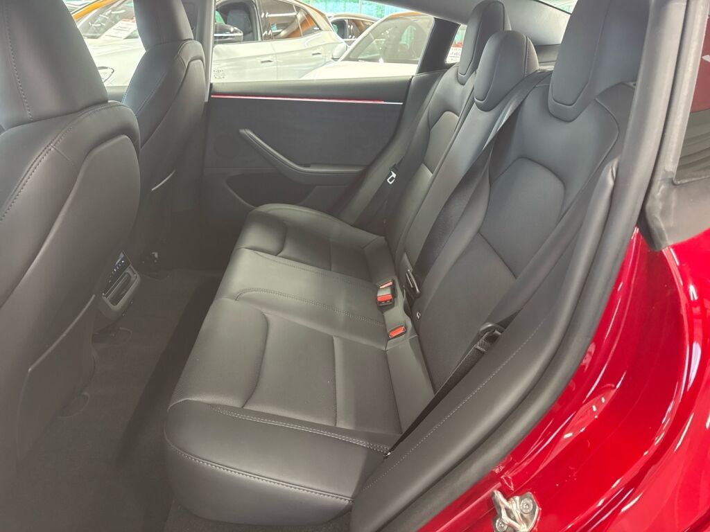 Tesla Model 3 2024 Monivär.