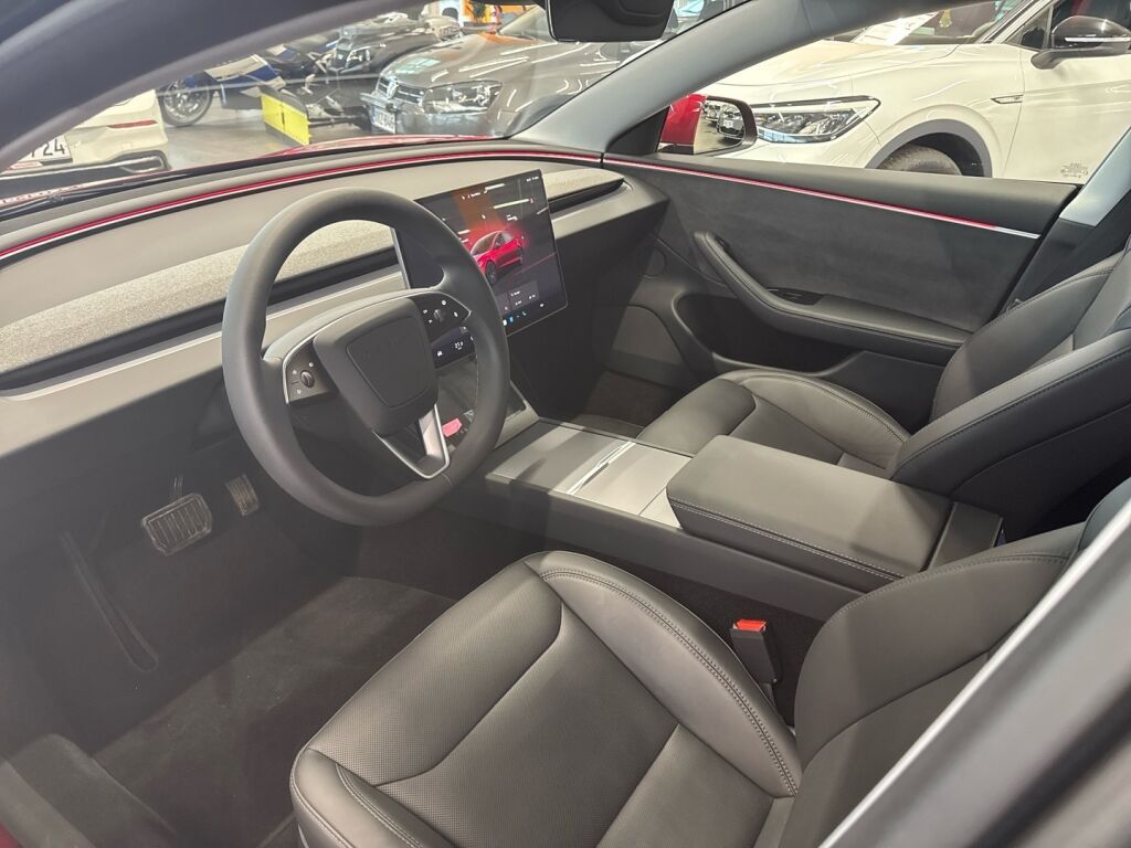 Tesla Model 3 2024 Monivär.