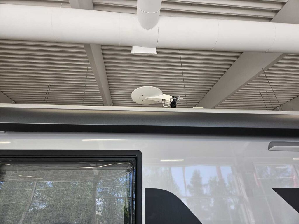 Adria MATRIX SUPREME MB 670 SL ALDE 2024 Harmaa