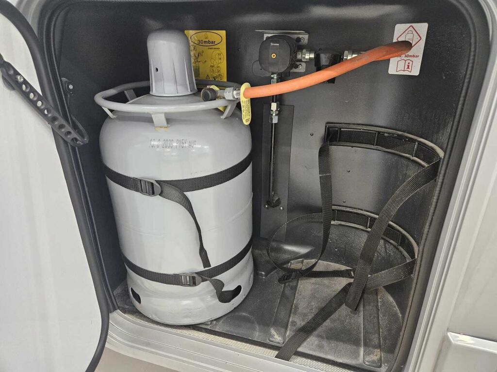 Adria MATRIX SUPREME MB 670 SL ALDE 2024 Harmaa