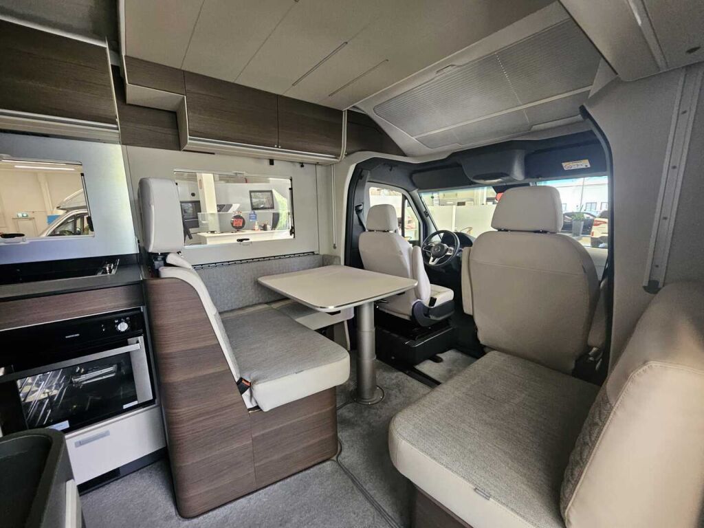 Adria MATRIX SUPREME MB 670 SL ALDE 2024 Harmaa