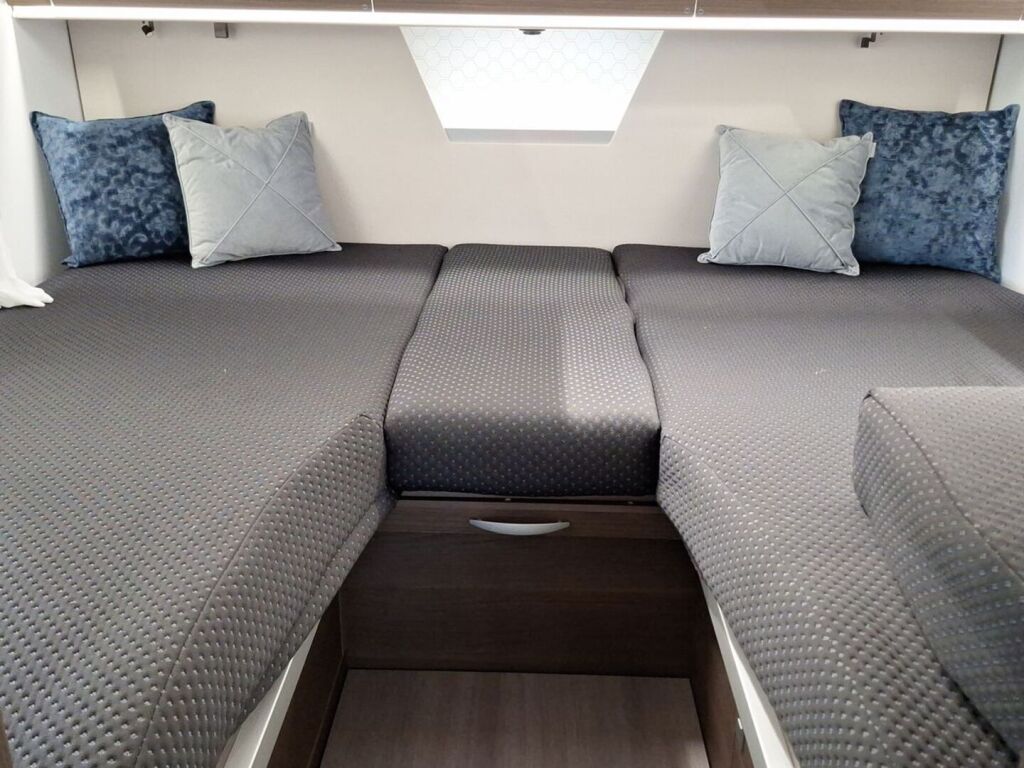 Adria MATRIX SUPREME MB 670 SL ALDE 2024 Harmaa