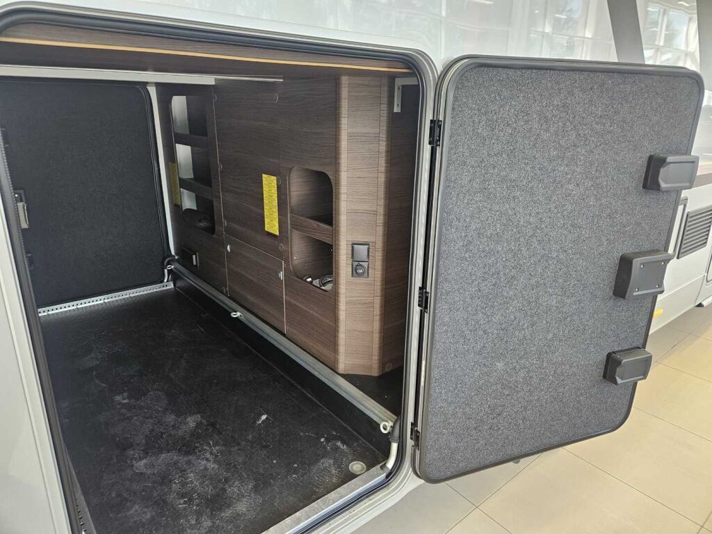 Adria MATRIX SUPREME MB 670 SL ALDE 2024 Harmaa