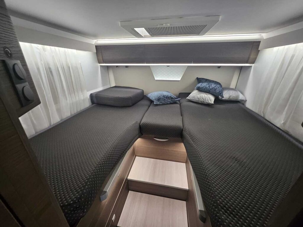 Adria MATRIX SUPREME MB 670 SL ALDE 2024 Harmaa