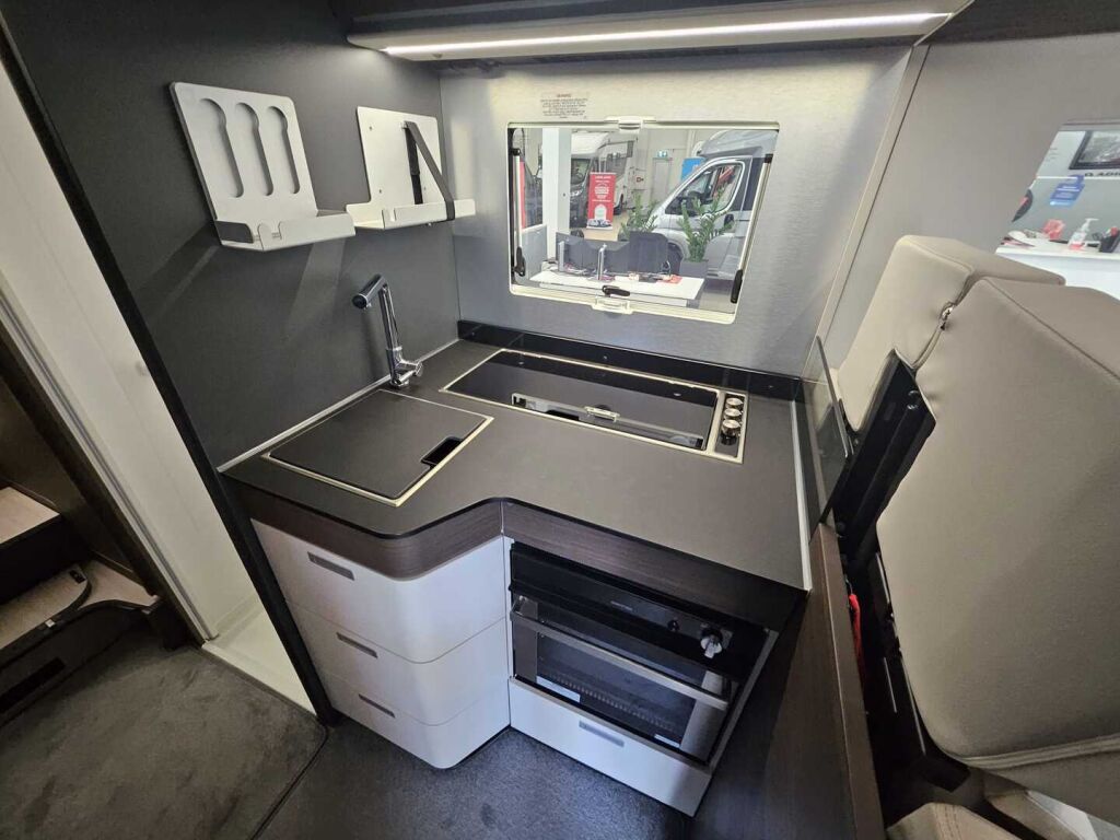 Adria MATRIX SUPREME MB 670 SL ALDE 2024 Harmaa