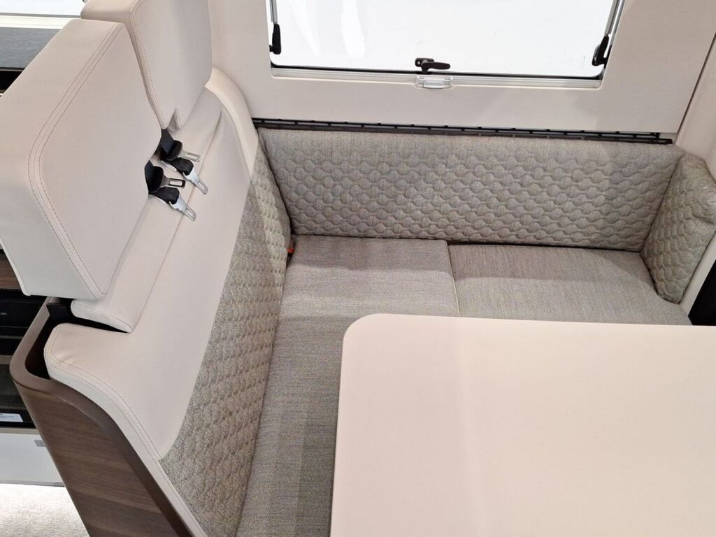 Adria MATRIX SUPREME MB 670 SL ALDE 2024 Harmaa