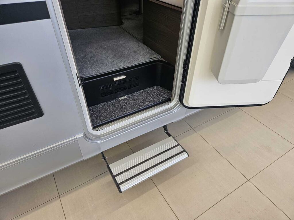 Adria MATRIX SUPREME MB 670 SL ALDE 2024 Harmaa