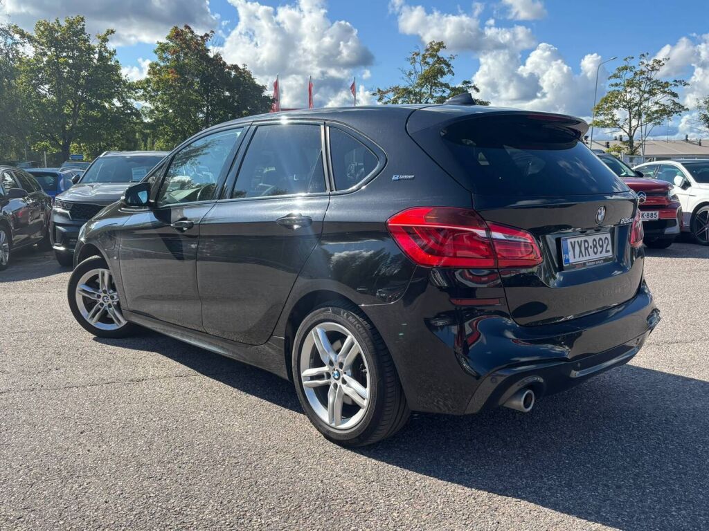 BMW 225 2019 Musta