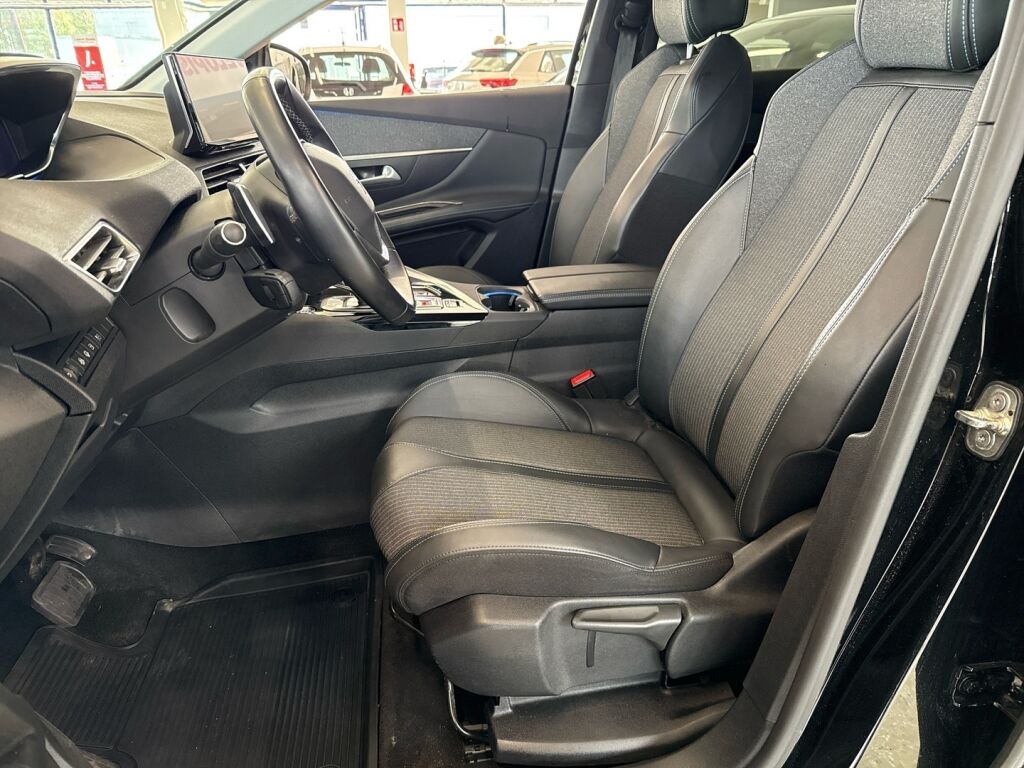 Peugeot 3008 2021 Musta