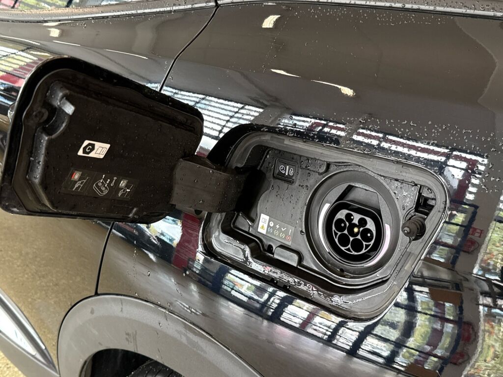 Peugeot 3008 2021 Musta