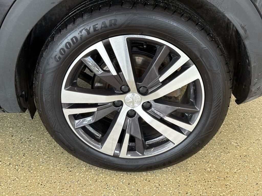 Peugeot 3008 2021 Musta