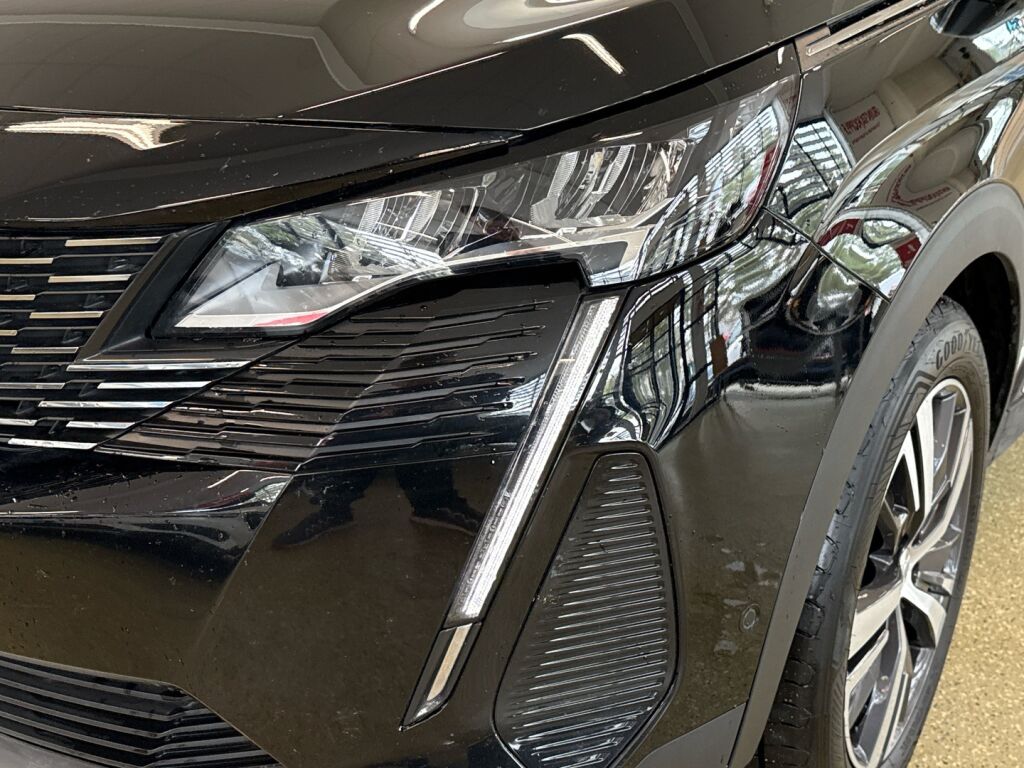 Peugeot 3008 2021 Musta